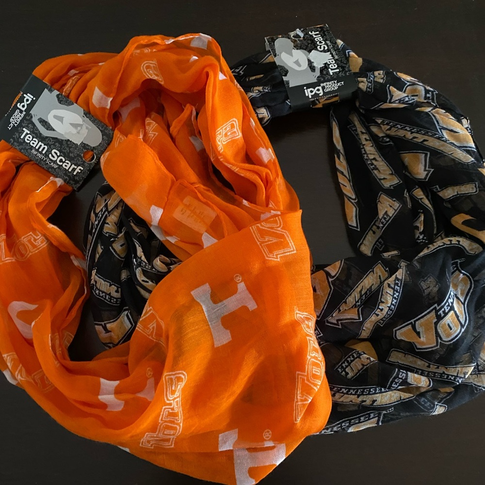 University of Tennessee infinity scarves. Go Vols! 🍊🧡